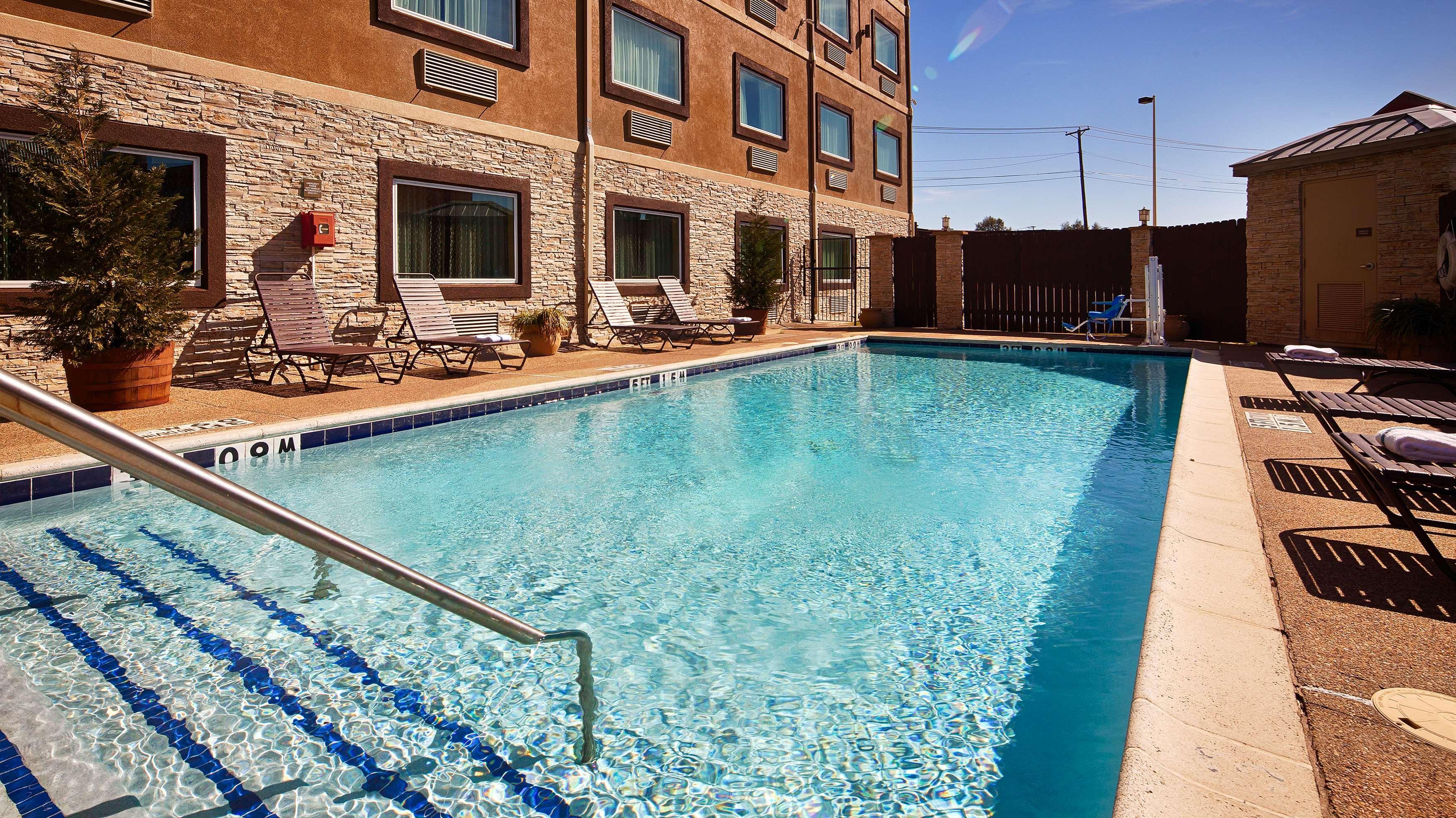 Best Western Plus Arlington North Exterior photo